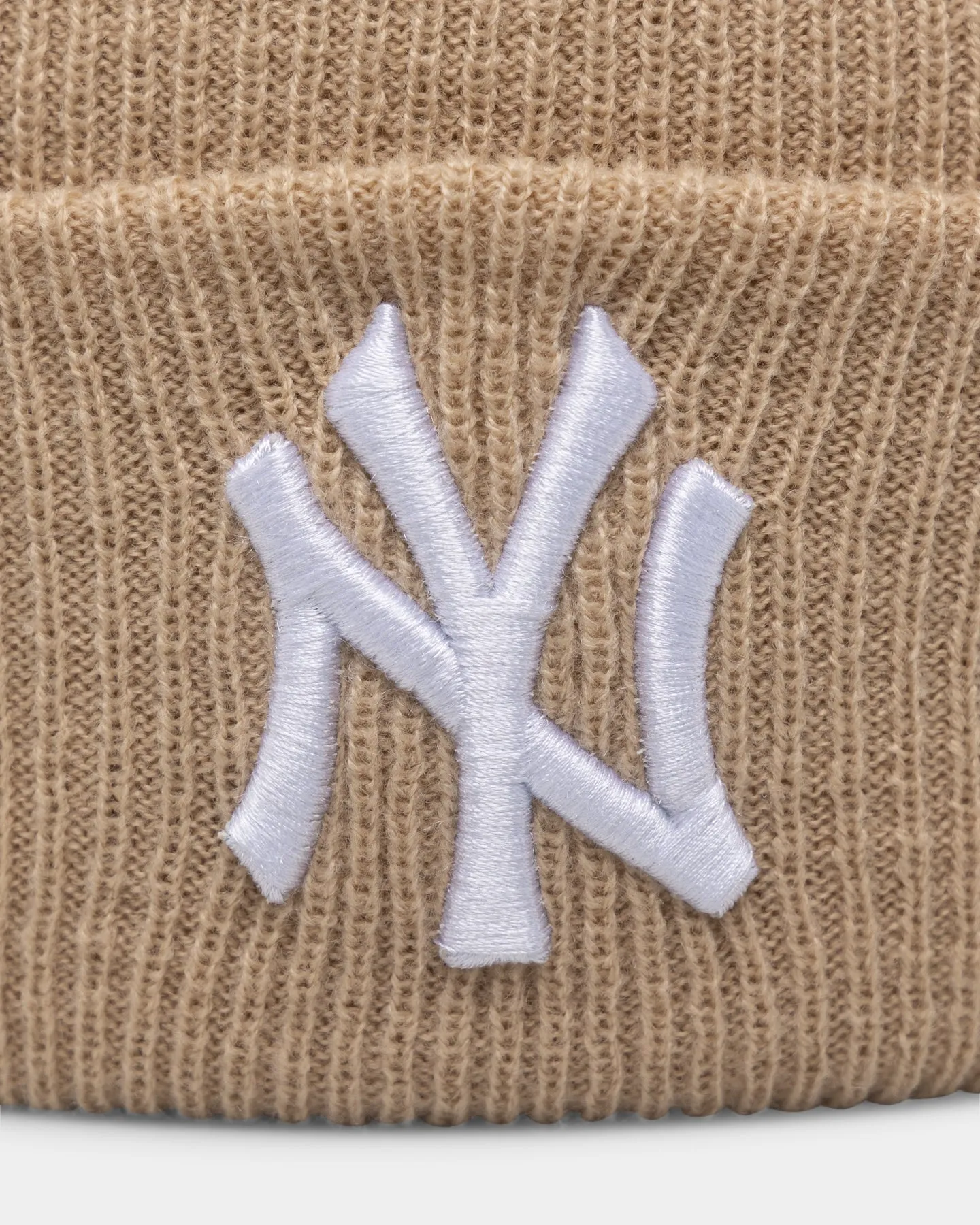 New Era New York Yankees Q223 Seasonal Knitted Beanie Light Beige